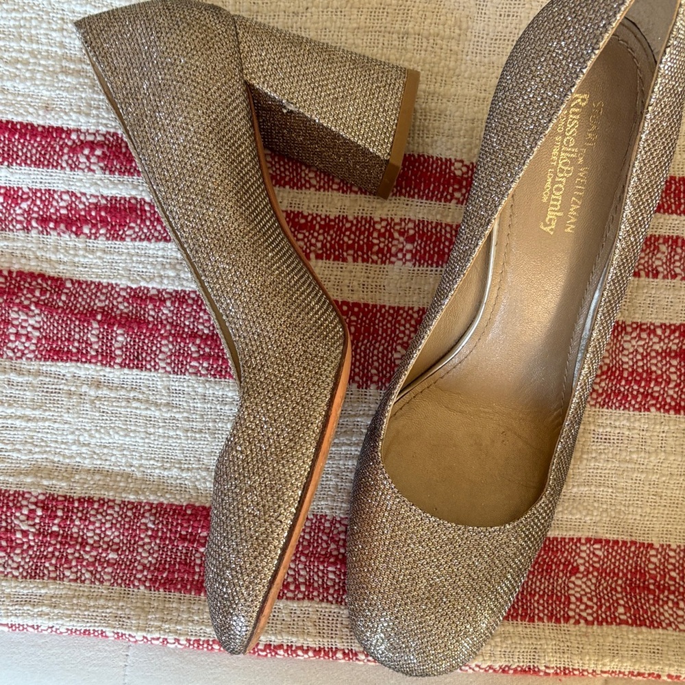 Elegant Stuart Weitzman for Russell Bromley Bond Street London Gold Block Heels - Picture 3 of 6